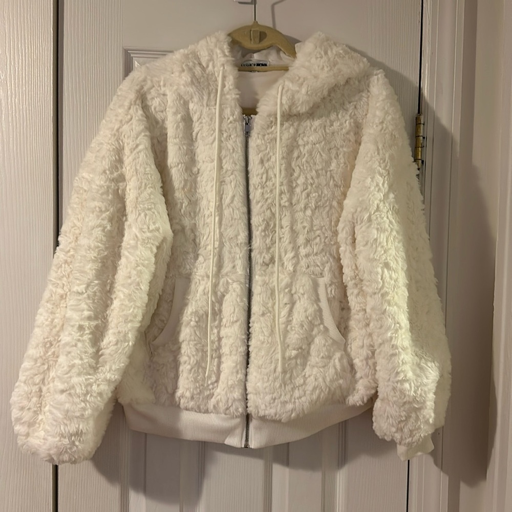 Fashion nova white faux fur jacket sz L